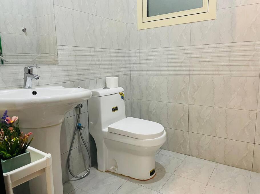 Luxury Private Studio Apartment Close To Airport Абу-Даби Экстерьер фото